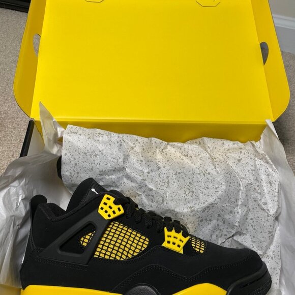 Men AIR JORDAN 4 Thunder - Picture 2 of 5